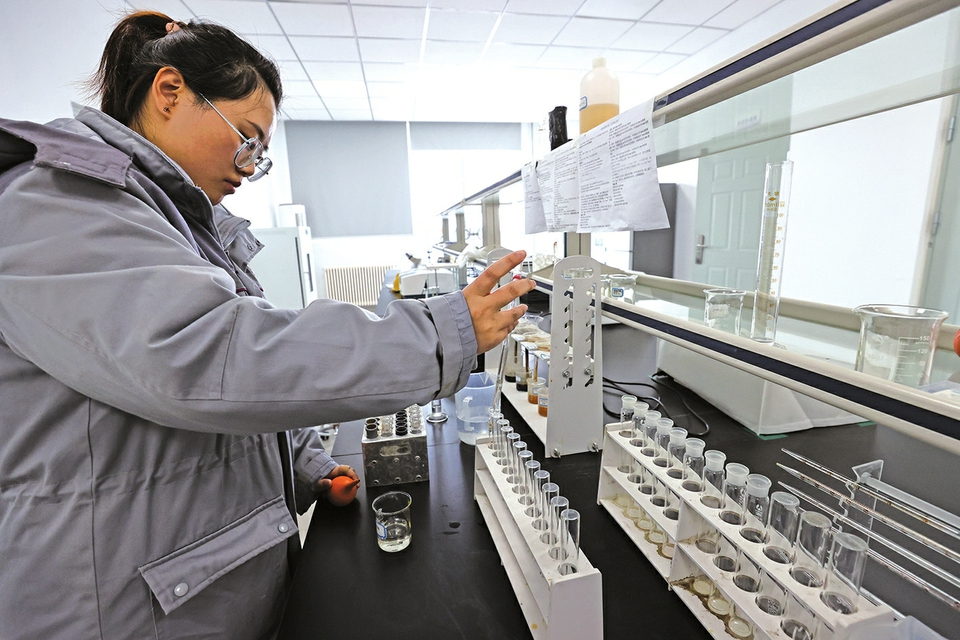 长清马山垃圾点火发电项目日点火约1500吨，年发电2亿度，可满足近6万户家庭一年的用电 垃圾点火 发电生金